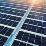 Painéis solares podem gerar energia a noite