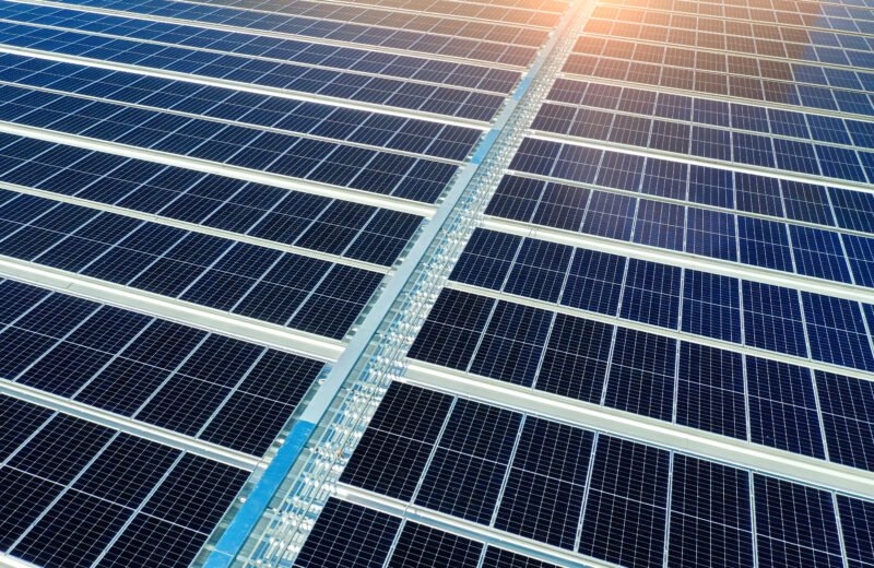 Painéis solares podem gerar energia a noite